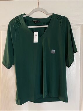 Banana Republic Deep Green V-Neck Short Sleeve Blouse, size Sm